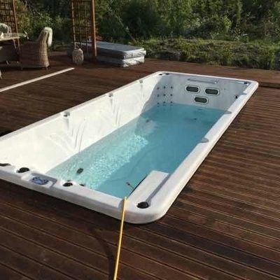 5 mét Thiết kế mới Bể bơi vô tận acrylic Bể bơi ngoài trời Bồn tắm nước nóng Spa