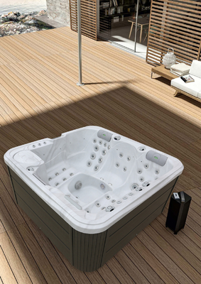 Nhà tắm spa ngoài trời màu trắng Acrylic Spa Balboa System 54 Tổng số máy bay phản lực