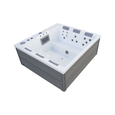 Bể bơi nước nóng với chức năng Jacuzzi