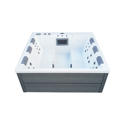Bể bơi nước nóng với chức năng Jacuzzi