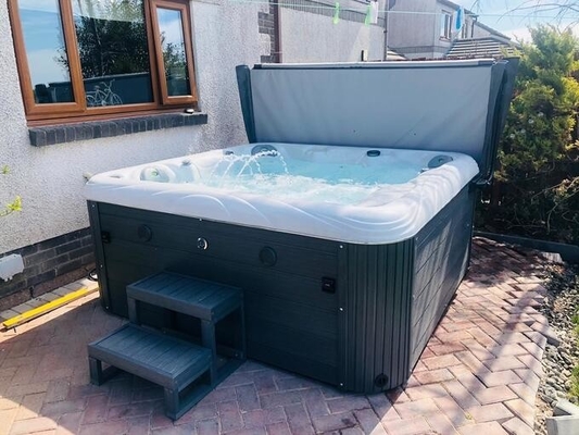 Khu vườn 5 chỗ ngồi ẩm ướt Massage Spa bồn tắm ngoài trời Whirlpool bồn tắm nước nóng Acrylic freestanding bồn tắm spa cho Villa
