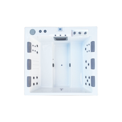 Bể bơi nước nóng với chức năng Jacuzzi